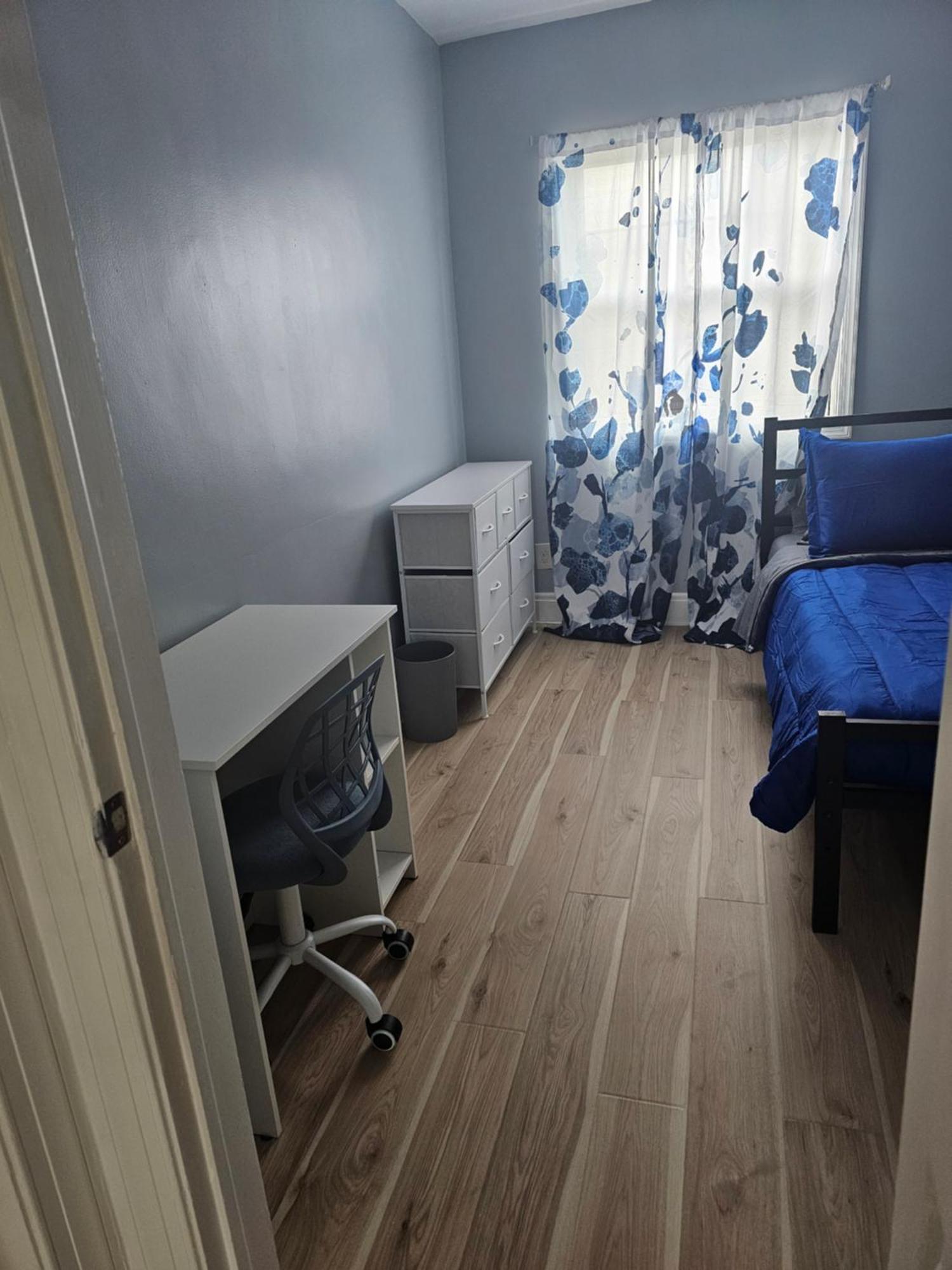Small Cozy Room, Shared Bathroom Baltimore Zewnętrze zdjęcie